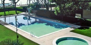  Este apartamento acogedor está situado a 100 metros de la playa de S’Abanell y a 1,5 km del centro de Blanes. Dispone de jardines amplios con zonas de sombra, una piscina al aire libre y un balcón con vistas al mar.