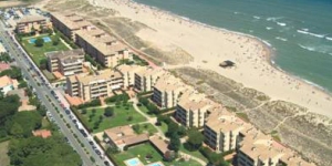  Das Golf Mar erwartet Sie mit einem Blick auf Strand von Pals an der Costa Brava, und bietet Apartments mit Balkon und Meerblick. Der Komplex verfügt über einen großen Garten mit Außenpools.