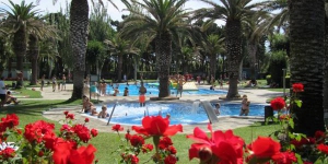  Camping Valldaro is located just outside Platja d’Aro, in Catalunya’s Baix Empordà region. It offers 3 outdoor pools, a minigolf course and tennis courts, and air-conditioned bungalows.