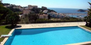  El Vasanta Costa Brava es una hermosa villa de 13 dormitorios situada a sólo 800 metros de la playa, en Sant Feliu de Guíxols. Cuenta con una piscina privada ubicada en más de 1.