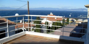  This detached holiday home is located in the beach resort of L Escala. The holiday home is nicely furnished.