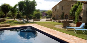  This traditional 17th-century Catalan country house is close to the town of La Pera and only 10 minutes’ drive from La Bisbal. It offers free Wi-Fi, a large garden area and a seasonal outdoor pool.