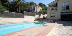  This detached holiday home with a private swimming pool is located in Lescala. The holiday residence is comfortably furnished and has a kitchen and a patio.