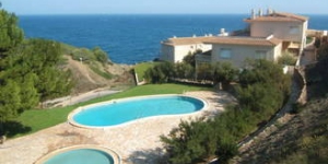  Modern furnished detached holiday home. situated between the hills of Begur.