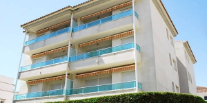  Newly built apartment in the town center of Estartit and 75 meters from the beach. .