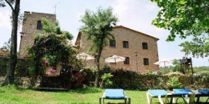  This charming hotel is set in a converted 17th-century stone mill and features an outdoor swimming pool. It has a lovely country setting by the River Muga, between the Pyrenees and the Mediterranean.