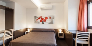  Offering free Wi-Fi and air conditioning, Aparthotel Can Morera in Olot features modern accommodation. Located in La Garrotxa Volcanic Area, the aparthotel is surrounded by 4 inactive volcanoes.
