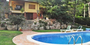  Holiday House Volta Del Abre 198 is simple 2-family house, located 5 km from Santa Cristina D'Aro and 9 km from the sea. For shared use one will have a swimming pool (8 x 4 m, 01.