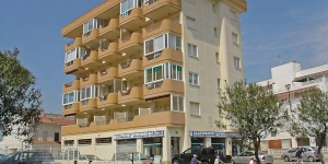  This apartment block "Nice 5 C" consists 6 storeys. It is located 3 km from the centre of Roses, 1 km from the sea.