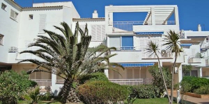  Platja De Roses II Apartment Roses is located 300 m from the center of Roses, just 25 m from the sea. Points of interest: supermarket - 100 m, shopping center - 300 m, restaurant & bar - 100 m, cafe - 150 m, bus stop - 2 km, railway station "Figueres" - 15 km, sandy beach "Roses" - 25 m, sports harbor - 3 km, golf course - 15 km.