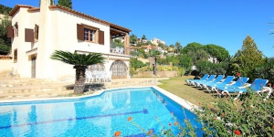  Holiday Home Cabanyes Calonge is a 7-room house on 2 levels. It is located in Cabanyes-Mas Toi, 2 km from Calonge.