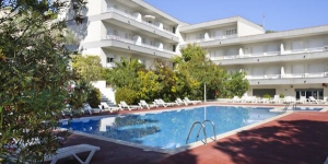  Le RVHotels Apartamentos Treumal Park propose des appartements élégants à 150 mètres de la plage de sable doré d'Aro et des eaux paisibles de la Méditerranée. Il met à votre disposition une superbe piscine extérieure au cœur d'un joli jardin arboré.