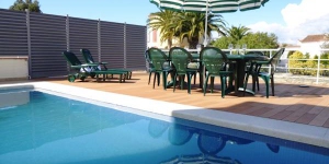  L'Apart-Rent Villa Norfeu 44 B disposa d'una piscina exterior i una terrassa moblada amb zona de barbacoa. Està situat a la costa nord de Catalunya, a 14 km de Figueres i a 40 km de la frontera amb França.