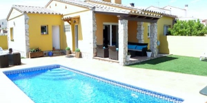  Villa en L'Escala is located in L'Escala, 1 km from the beach. This property has a private pool.