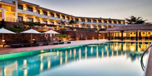  L'Hotel Sol Ixent, qui offre une vue sur la mer Méditerranée, est situé dans le magnifique parc naturel de Cap de Creus. Cet établissement à la décoration contemporaine propose une piscine extérieure en saison et des chambres dotées d'une télévision à écran plat.