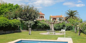  Offering an outdoor pool, Holiday home Bellcaire d'Empordà is located in Albóns. WiFi access is available in this holiday home.