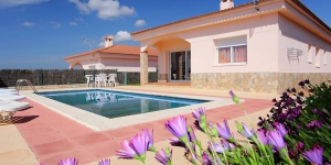  Located in Lloret de Mar, Villa Lloret de Mar offers an outdoor pool. The property is 1.