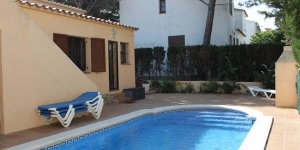  Holiday home Belgas is located in L'Escala. There is a full kitchen with a dishwasher and a microwave.