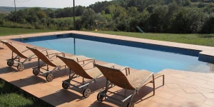  Located in Vilademuls, Apartment Mas Guitart - Gregal offers an outdoor pool. There is a full kitchen with a microwave and an oven.