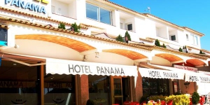  Hotel Panama is in familiebeheer en ligt op korte loopafstand van de stranden van de Costa Brava. Het heeft een groot openluchtzwembad in mooie tuinen.