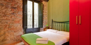  Overlooking the River Onyar, AS L'Estudi de l'Onyar is located in Girona, only 100 metres from the cathedral. The studio offers a private balcony.