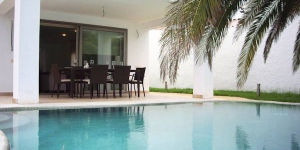  Located in Empuriabrava, Apart-Rent Villa Tordera 26 offers a 3-bedroom villa with a private pool and a furnished outdoor dining area, ideal for al fresco dining. A free private parking is available on site.