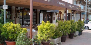  Pensió Costa Brava ligt in het centrum van Sant Antoni de Calonge, op slechts 200 meter van het strand. Het bevindt zich naast het toeristeninformatiebureau.