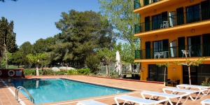  Отель Picasso расположен в 400 метрах от тихого пляжа Ла-Гола-дель-Тер на побережье Коста-Брава. К услугам гостей бесплатный Wi-Fi и плавательный бассейн.