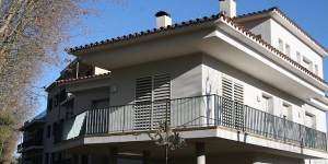  Located 10 minutes’ walk from the town centre of Banyoles, Apartament L'Ast offers a restaurant and bar on site.  The apartment comes with a terrace with city views; and free WiFi is provided.