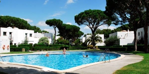  Featuring a communal pool, Piverd de Golf is situated right next to Platja de Pals Golf Club and a 13-minute walk from the beach. The town of Pals is 6 km away.