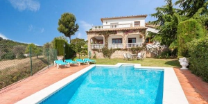  Located in Sant Antoni de Calonge, Villa St Antoni de Calonge offers an outdoor pool. There is a full kitchen with a dishwasher and a microwave.