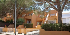  L'establiment Casa adosada en Playa de Pals es troba a Pals, a 7 km de la platja de Sa Riera. Disposa d'una terrassa moblada i d'un jardí.
