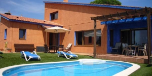  Дом для отпуска Villa Jovitta расположен в 5 км от центра города Льорет-де-Мар. К услугам его гостей частный бассейн и номера с кондиционером, отоплением и бесплатным WiFi.