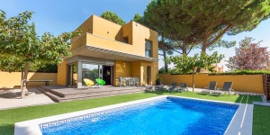  Located in L'Escala, Villa L'Escala offers an outdoor pool. This self-catering accommodation features free WiFi.