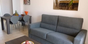  Situated in Empuria Brava, a town built on 24 km of navigable canals in the Gulf of Roses, Apart-Rent Apartments Violeta is only 400 metres from the beach. The apartments include a balcony or a furnished sun terrace.