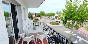  One-Bedroom Apartment Empuriabrava Girona 2 is a self-catering accommodation located in Empuriabrava. The property is 700 metres from Windoor Realfly.