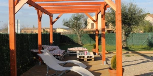  Located in Verges, in the Baix Empordà Region, Allotjament Activitats Bora Bora-Empordà apartments offers an outdoor pool, a garden, sun terrace and free WiFi. L’Escala Beach is 15 minutes’ drive away.