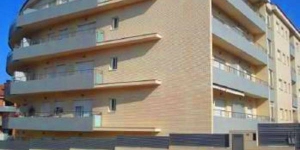  Located in Lloret de Mar, Apartamento Narcis Macia i Domenech offers an outdoor pool. This self-catering accommodation features free WiFi.