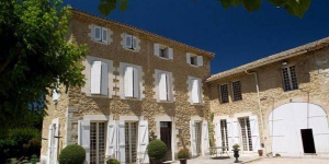  Located 17 km from the centre of Avignon, Le Moulin des Gaffins is set in a 1.5 hectare garden.
