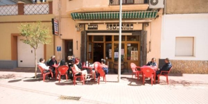  Offering simple rooms with free Wi-Fi, Hostal Juventus is just 20 metres from Portbou Beach and a 5-minute walk from the train station. It serves a continental breakfast in its café-bar.