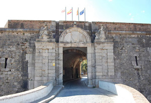 Puerta del Castillo de San Fernando, Figueres